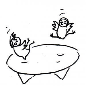 zwei Eulenkinder auf einem Trampolin