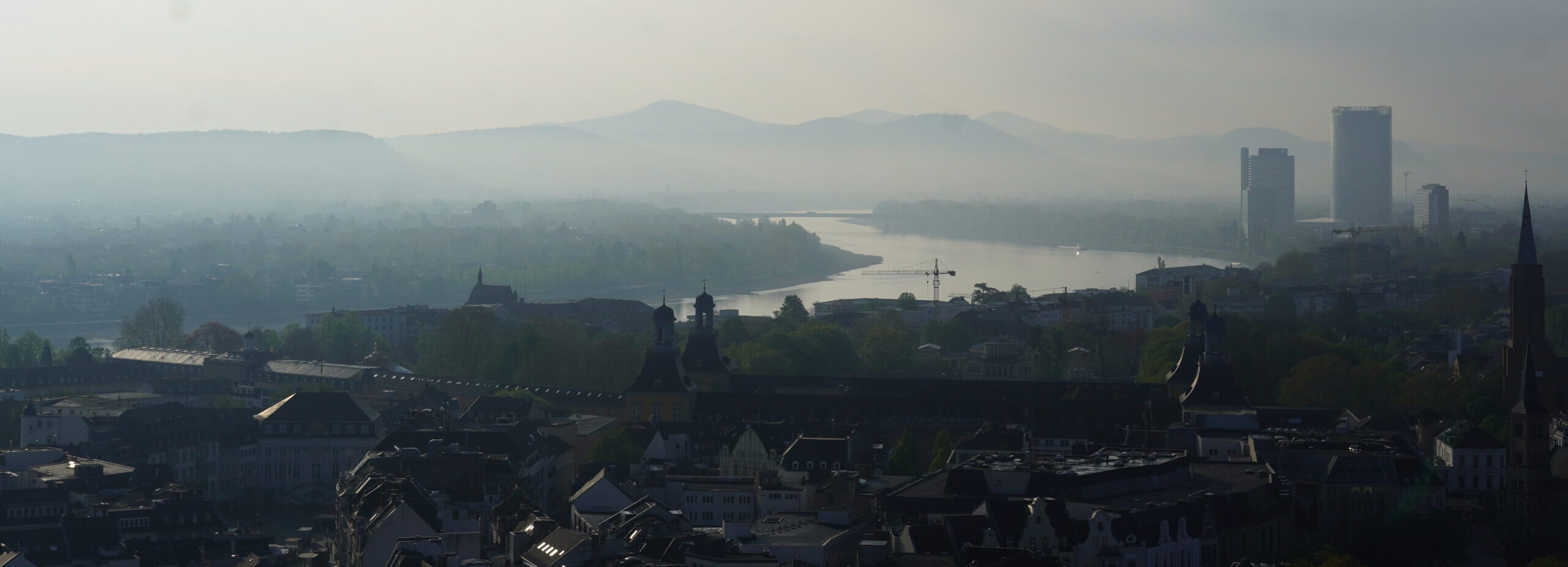 Ausblick vom Bonner Stadthaus Richtung Siebengebirge